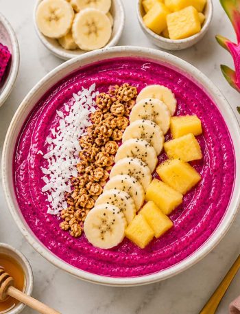 dragon fruit smoothie bowl