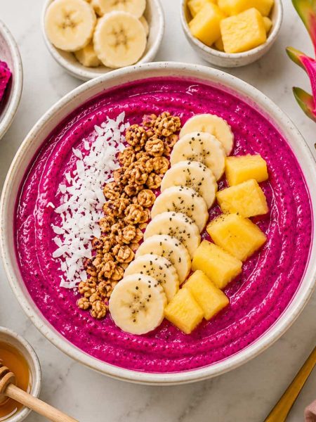dragon fruit smoothie bowl